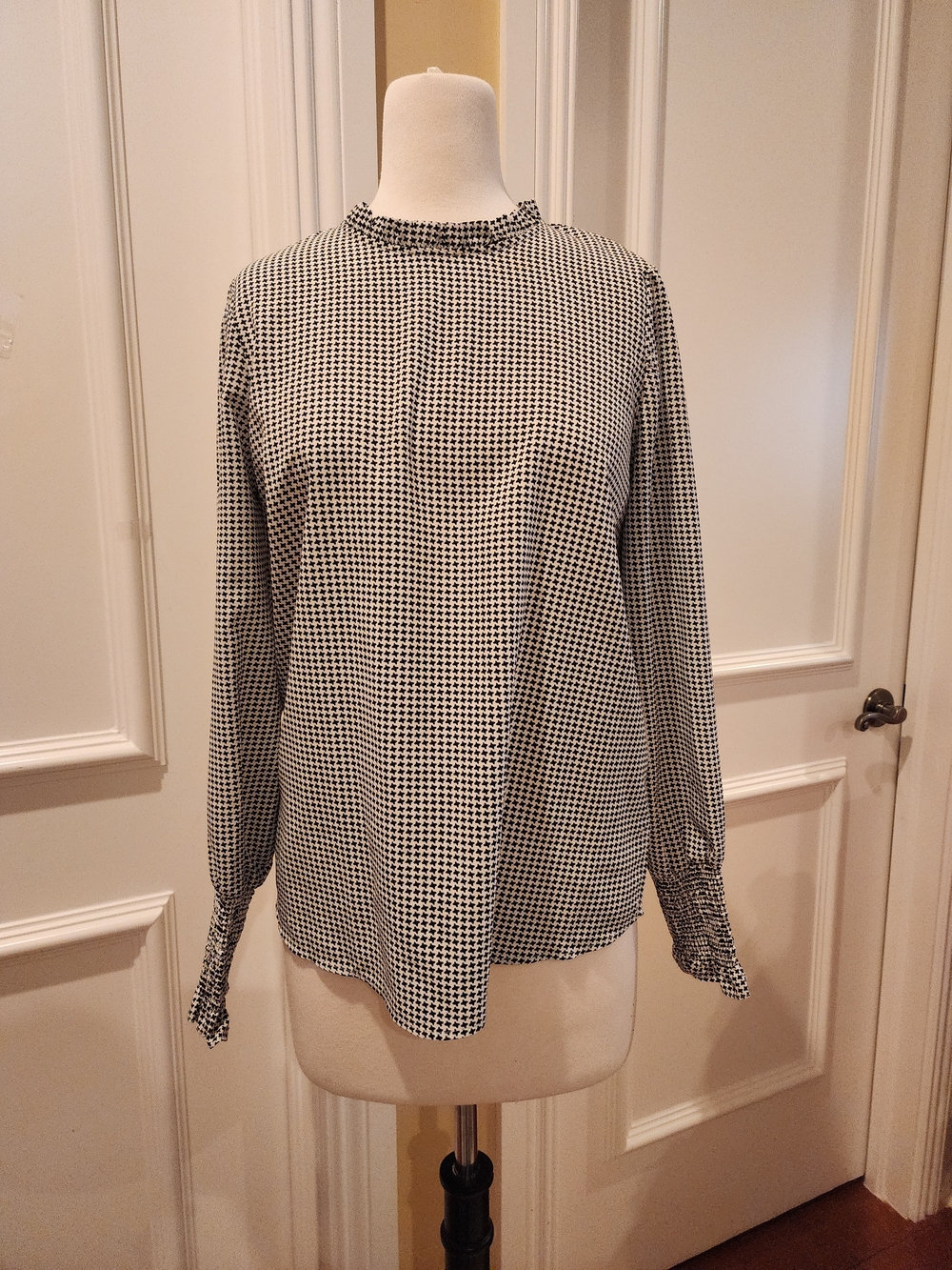 Carolina Belle Black and White Long-Sleeve Patterned Mock Neck Shirt